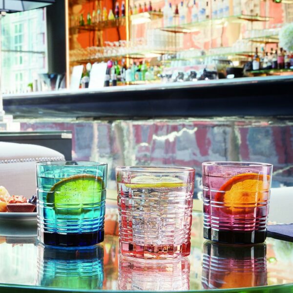Vaso de refresco de colores restaurante